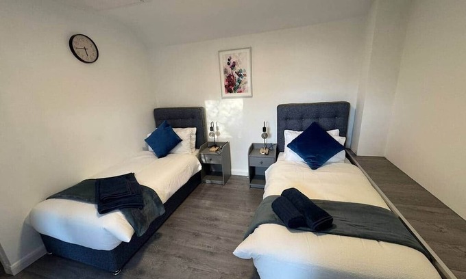 Sneinton House | City Escape: Stylish 4-bedroom house in Nottingham