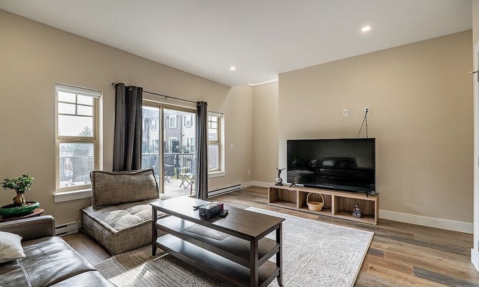 Mill Lake House | Modern luxury 3bedroom 3 bath with huge patio