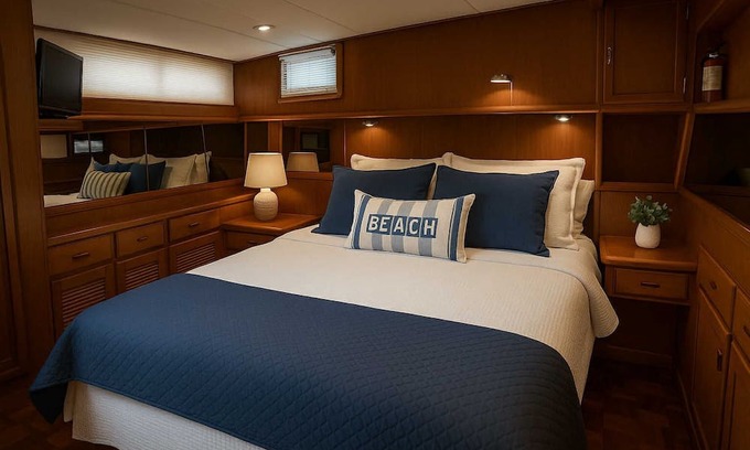 Recinto Portuario Boat Rental | Luxurious 2-bedroom Yacht in enchanting Puerto Peñasco with AC