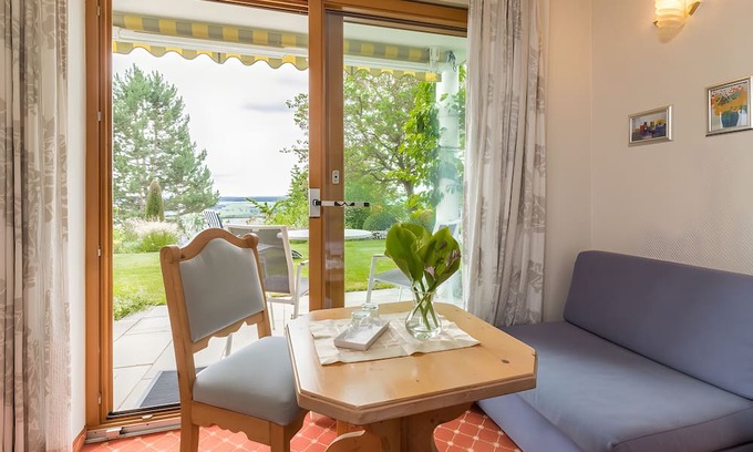 Gailingen Apartment | Room 'Doppelzimmer 4' with Mountain View, Private Terrace and Wi-Fi