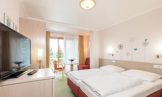 Gailingen Apartment | Room 'Doppelzimmer 3' with Mountain View, Private Terrace and Wi-Fi