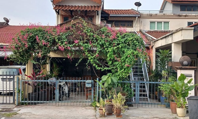 Kelang Gates Baharu House | Serene Mountain Retreat in KL - Entire House for Rent