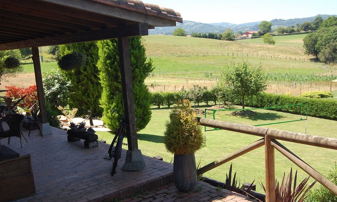 Pruneda House | Country House 'La Espinera' with Mountain View, Private Terrace and Wi-Fi