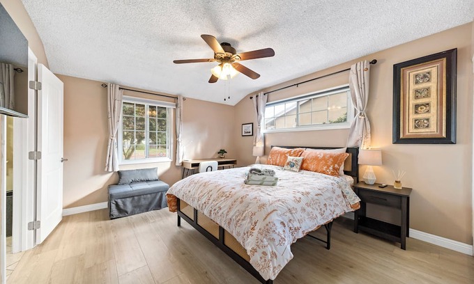 Mayflower Village House | Cozy 3b2b Single house with AC in Monrovia w/backyard patio