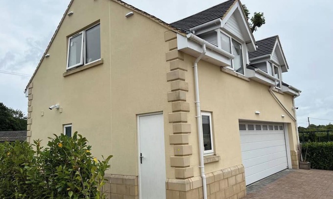 Lydiard Millicent Apartment | Open Plan Studio Apartment with Fantastic Games Room