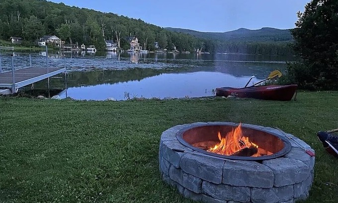 Stark House | Pines + Paddles - Lakeside Retreat in the Mountains