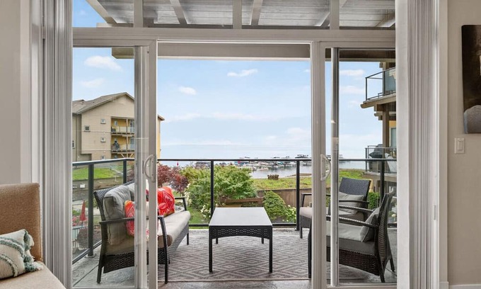 Westbank Condo | 3 bedroom overlooking Okanagan Lake