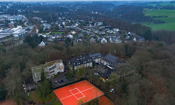 Heiligenhaus Hotel | Escape Room With Garden Near Velbert Forest Pets Allowed Parking Included