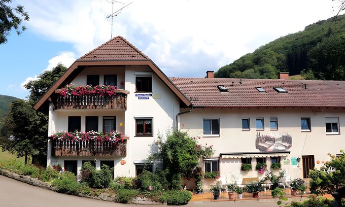 Brettental House | Apartment 'No. 5 Buchfink' with Shared Terrace, Shared Garden and Wi-Fi