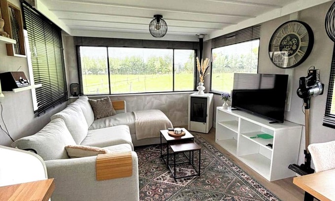 Municipality of Heerhugowaard Ski Chalet | Cozy mobile home near the beach & charming towns