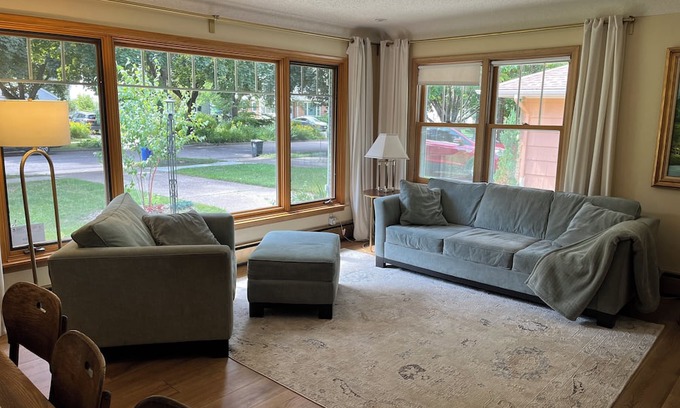 Payne - Phalen House | Spacious 4-bedroom house near Lake Phalen with AC, WiFi