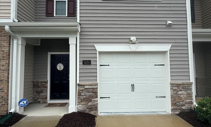Carthage House | Fully furnished 3BD/2.5BA Townhome