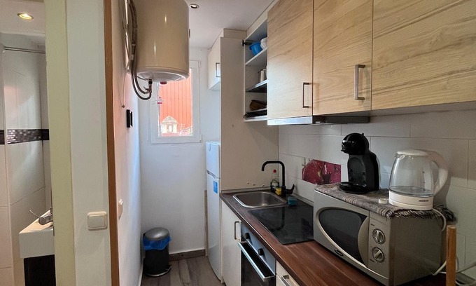 Collblanc y La Torrassa Apartment | Charming 2-bedroom apartment with AC in L'Hospitalet de Llobregat