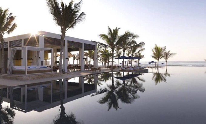 Salalah Hotel | Luxurious Beach Getaway! King Stay w/Outdoor Pool, Spa, Gym ,& Free Parking!
