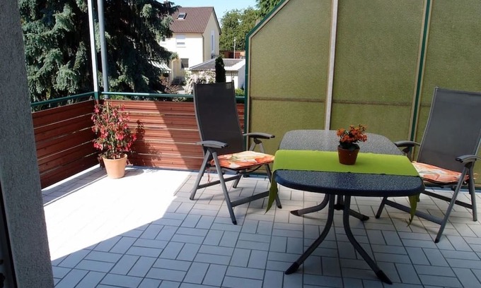 Weinheim Apartment | Holiday Apartment "Mand" with Balcony and Wi-Fi