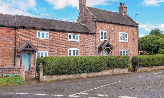Moddershall Cottage | PROSPECT COTTAGE, pet friendly, with a garden in Moddershall