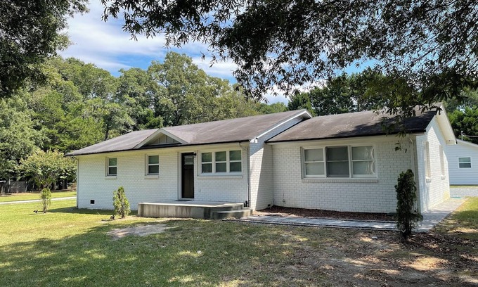 Monroe House | Cozy Minimalistic 3BR Home