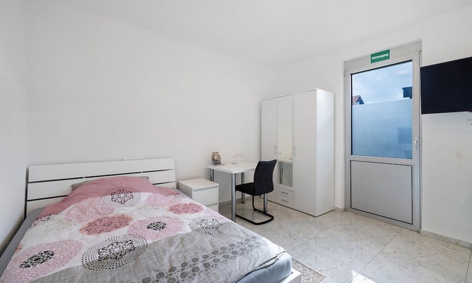 Gemarkung Tailfingen Apartment | Apartment '1' with Shared Terrace and Wi-Fi