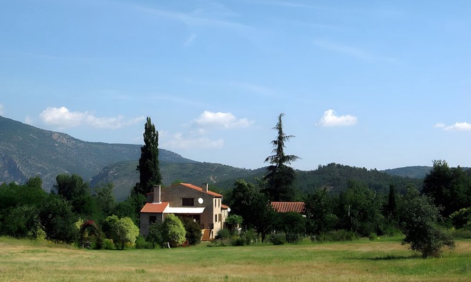Sahorre House | Holiday Home 'Gîte Le Chant Des Oiseaux' with Mountain View, Wi-Fi and Air Conditioning