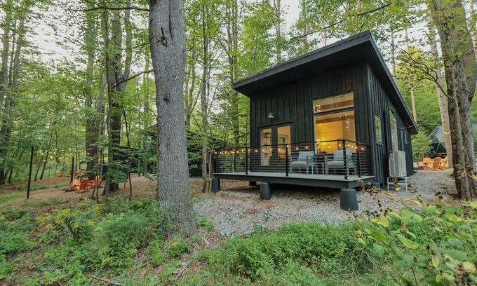 Freeport Cabin | Modern, Luxurious, Cabin in the Woods - 05 (ADA)