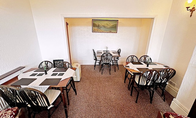Cleethorpes Hotel | 55 Clee Road, Cleethorpes, Spacious Guest House by Sea