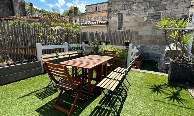 Lormont House | Charming family house with large terrace