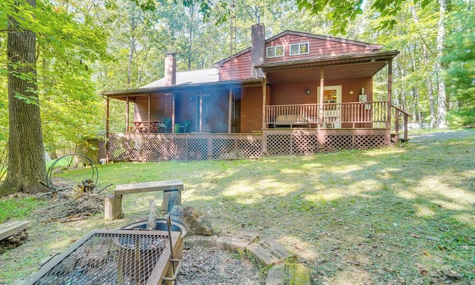 Petersburg Cabin | Cabin Comfort Near PSU! Fire Pit & On-Site Trails