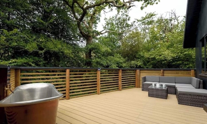 Looe Cabin | Cardinham Lodge : 3 bedroom - max 6 occ - VP7