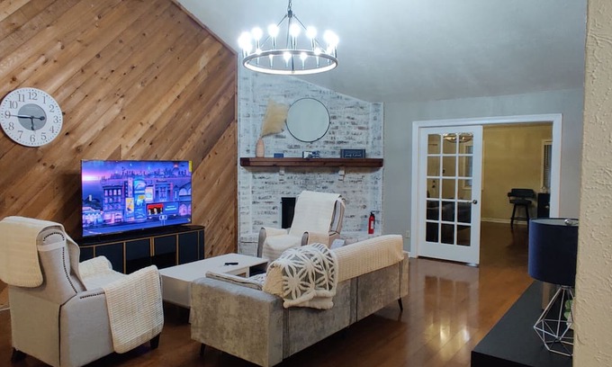 Beaumont House | Charming 3-bedroom house in wonderful Beaumont with AC
