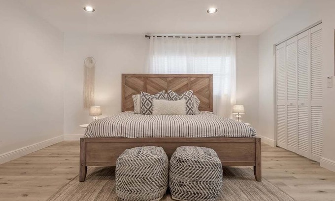 Largo House | 235 E Overbrook Drive