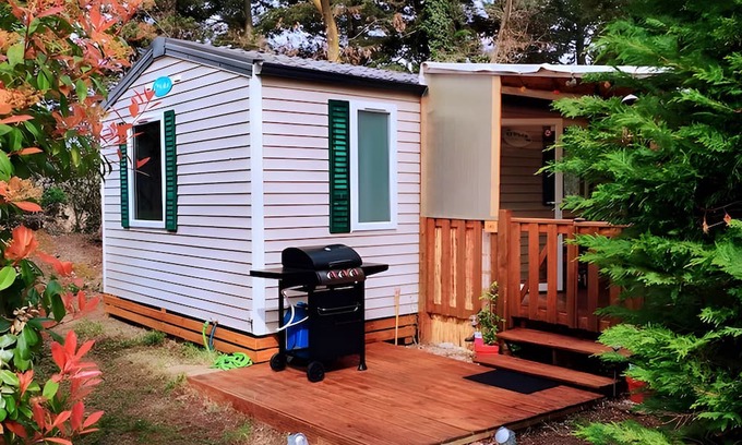 La Roque-d'Antheron RV Rental | Caravan 'Mobil-home' with Shared Pool, Private Terrace and Air Conditioning