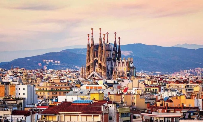 Eixample Apartment | Elegant Apartment Steps from Passeig de Gràcia