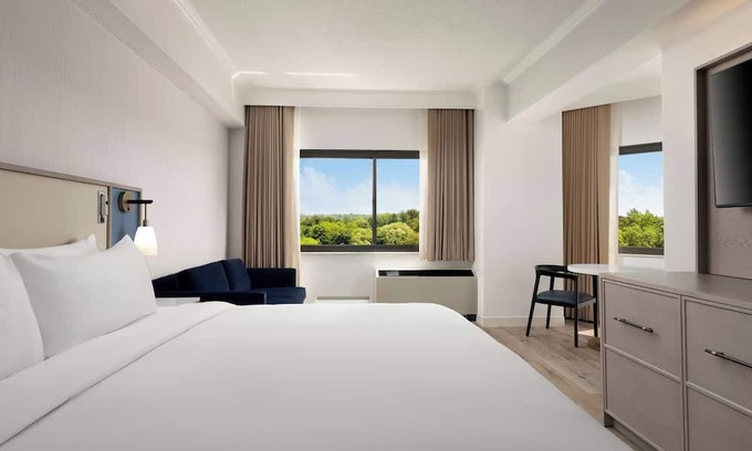 White Plains Hotel | Pets Allowed! King room with Pool and Free Airport Shuttle!
