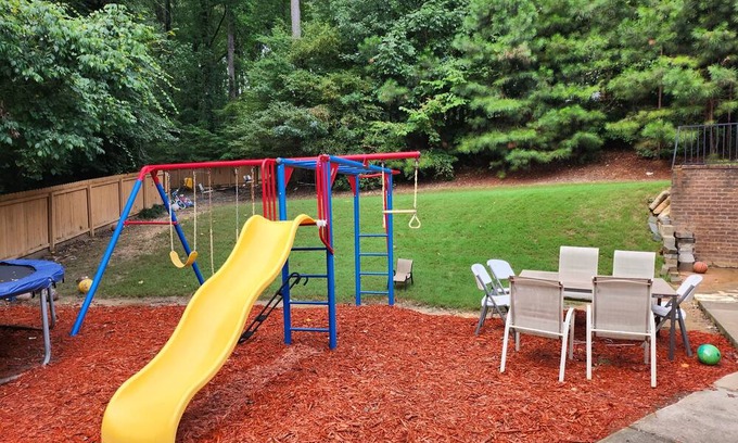 Lilburn House | Spacious 7BR Home in Lilburn - Metro Atlanta