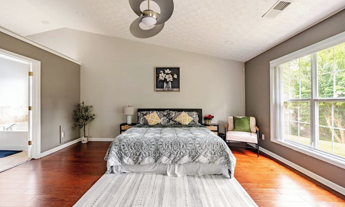 Lilburn House | Cozy Urban Getaway/All KING Beds/ Spacious