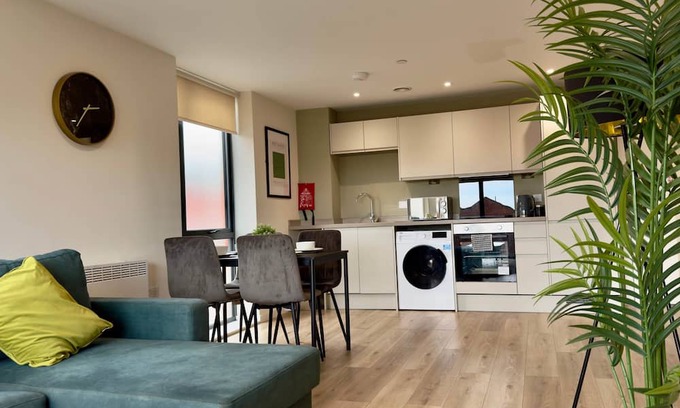 Everton House | Richmond Row 1 Bed Apartment - Secure Parking & EV