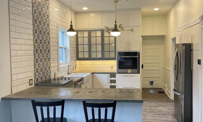 London House | Wonderful 3-bedroom house in Old East/Kelloggs Entertainment District