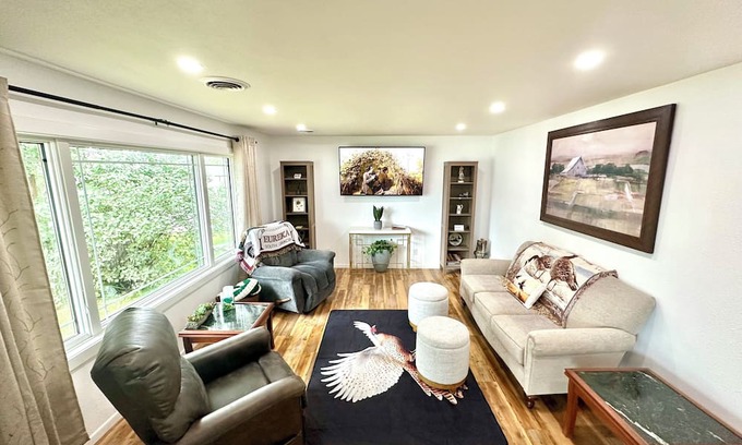 Eureka House | Pleasant pheasant meets all your needs!