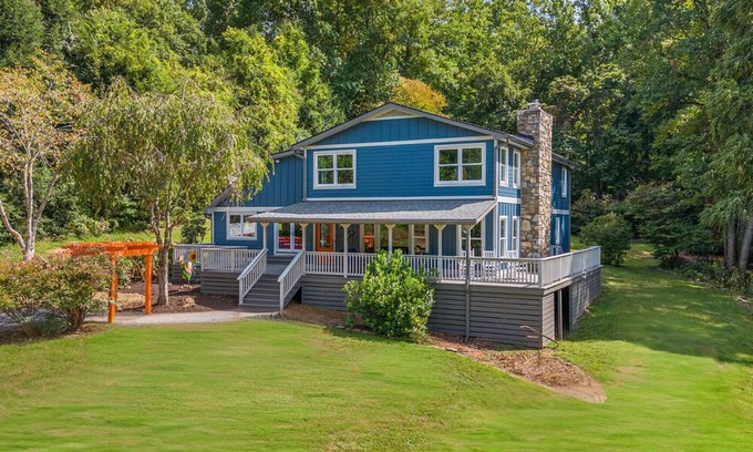 Candler House | Luxury Farmhouse Haven - Hike, Relax, Explore AVL