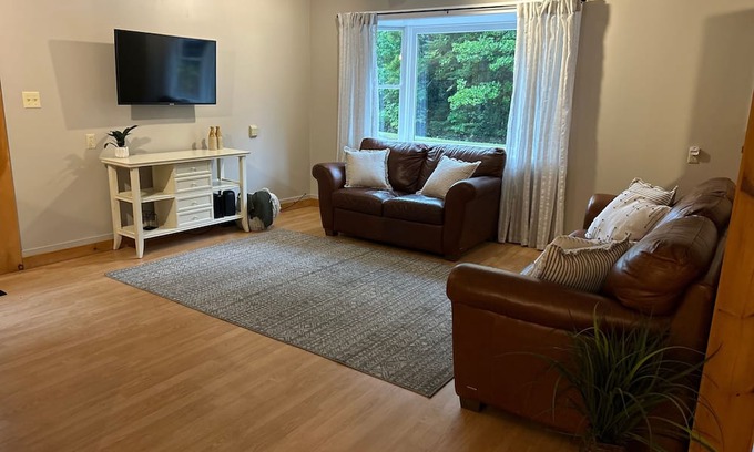 Danville Cabin | Cozy Vermont Cabin - Snowmobile, Bike, Ski & Relax
