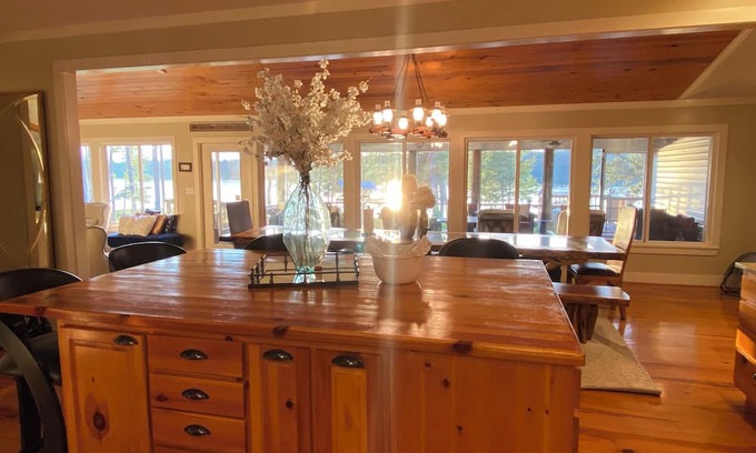Fort Gaines House | Serenity Shores – 6BR Lakefront Haven