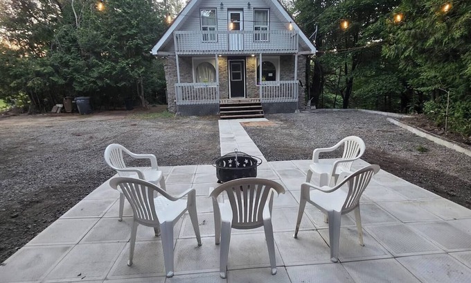 Rawdon Ski Chalet | Your Party House! Soundproof music room.Near parks & beach. Your perfect getaway