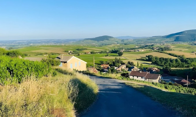 Lantignie Cottage | Gîte 'Gite De Clairette Et Nono' with Private Terrace and Wi-Fi