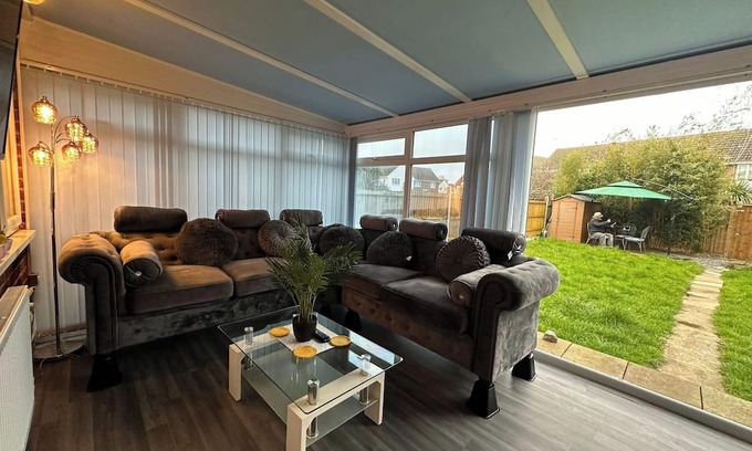 Clacton-on-Sea House | 4 Bedroom Seaside House in Clacton-on-Sea Sleeps 8