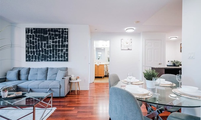 Downtown Mississauga Condo | Elegant 2BR/2BA 1 free Parkng Condo | Heart of Mississauga Square one YYZAirport