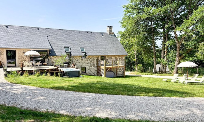 Alleyrat House | Beautiful home in Alleyrat with WiFi