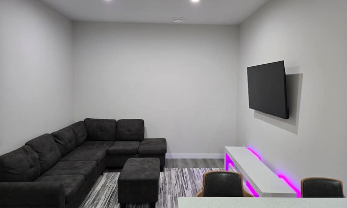 Southeast Edmonton House | Modern 2 bedroom 1 bathroom basement apartment