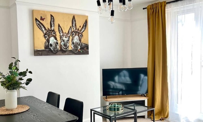 Cambridge House | Newly decorated 4-bed home near Cambridge city centre