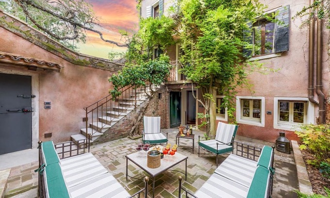 Dorsoduro Villa | Dimora Sabion - Five Bedroom Villa, Sleeps 12