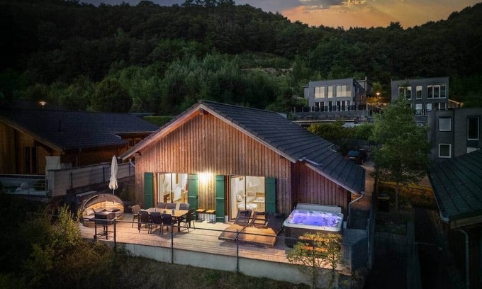 Rieden House | Lake 'N Mountain-View Retreat